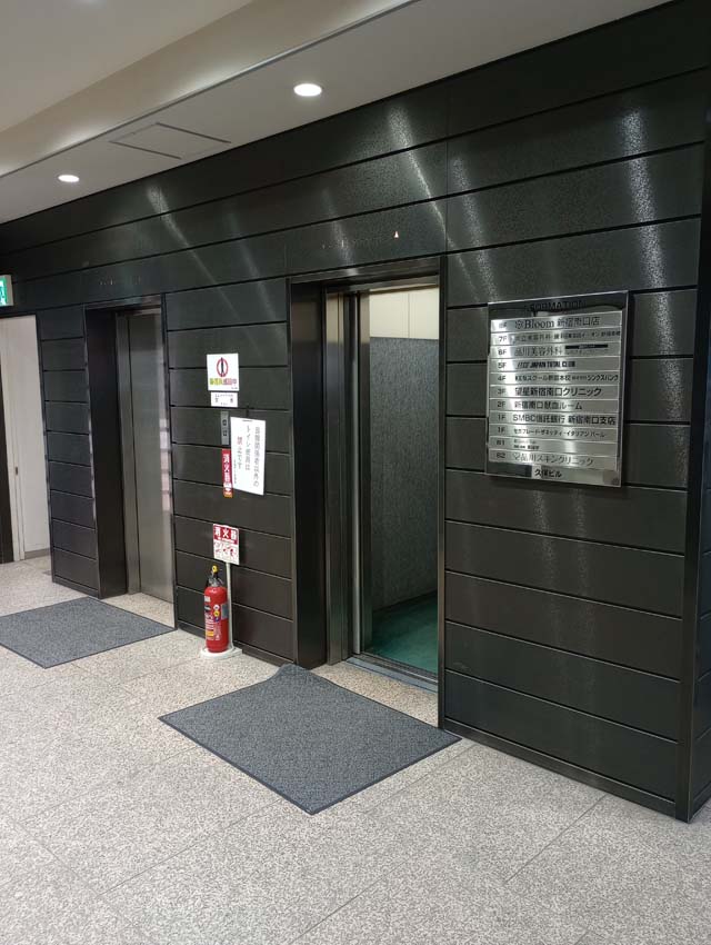 エレベーターで2階へ