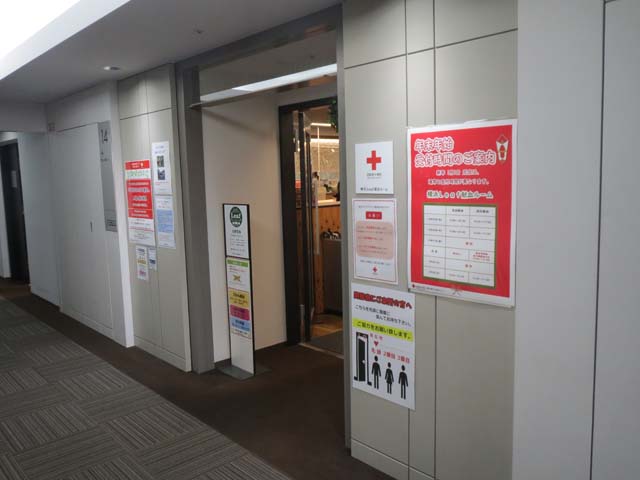 エレベーターに乗って14階へ。ようやく到着できた横浜Leaf献血ルーム
