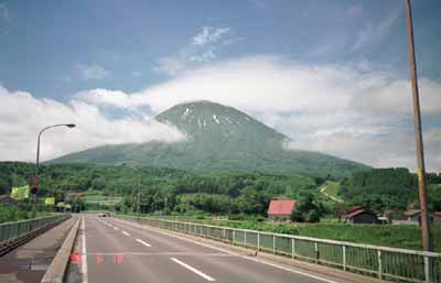 蝦夷富士、羊蹄山。ちょっと雲が掛かってます。