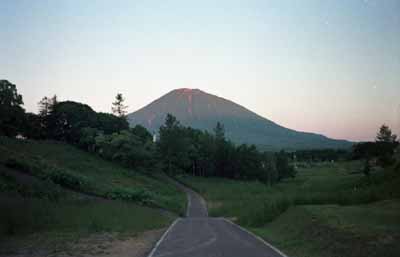 夕日に染まる羊蹄山